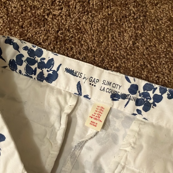 KHAKIS BY GAP. SIZE 10. WHITE WITH NAVY FLOWERS. 97% COTTON. EUC - Picture 2 of 5